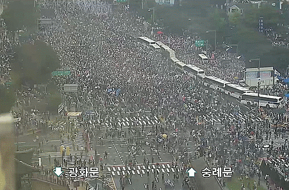 首尔|这个国家是你个人的吗：韩国上万人集会 要求罢免文在寅