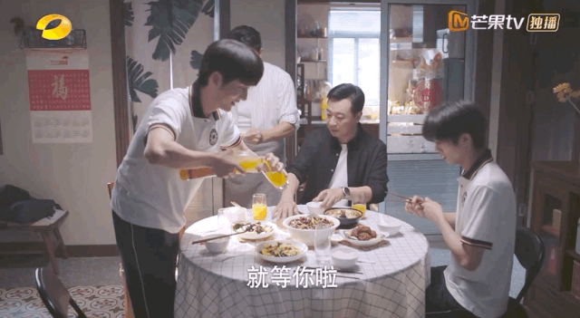 以家人之名|《以家人之名》：比起宋威龙张新成，他们的爸爸才是顶流男神吧！