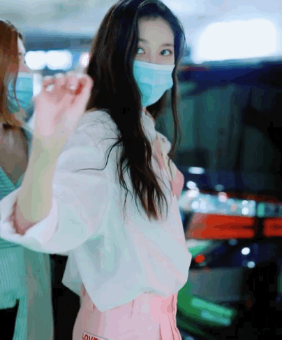 张一山|和张一山分手后疯狂营销遭吐槽，宋妍霏疑回应：我时刻保持初心