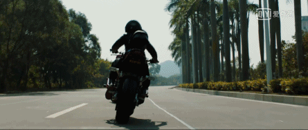 王一博|王一博跨界演喜剧，尔冬升幕后坐镇，献出摸脸杀却被女生抽巴掌