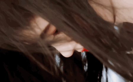 鞠婧祎|鞠婧祎晒新动态很娇羞，还拿扇子吹刘海，展现真实发际线