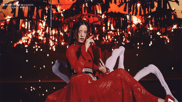 撞衫|她俩撞衫，值得撕三天三夜？