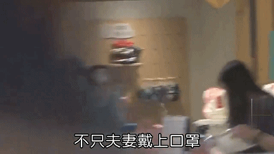 安以轩|安以轩八个月孕肚曝光，与老公牵手做产检，晒铅笔腿堪称最美孕妇