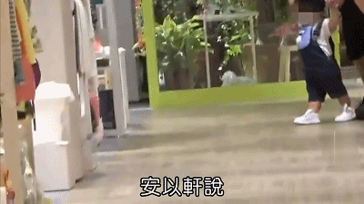 安以轩|安以轩八个月孕肚曝光，与老公牵手做产检，晒铅笔腿堪称最美孕妇