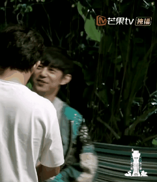 何炅|何炅腹肌刷上热搜：你的执行力，决定了你的人生高度