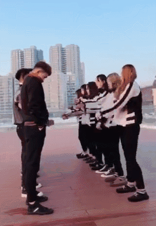 网红|16岁小混混自创社会摇疯狂吸金被封，如今狂刷百万礼物重出江湖…