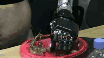 李嘉诚|身价30亿却终身未婚，一项发明拯救10亿人，李嘉诚称他为唯一偶像