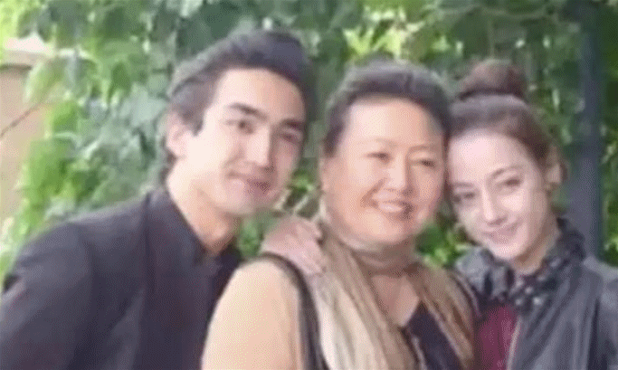 有种相像叫女星妈妈,baby关晓彤不算啥,看到热巴:复制粘贴?