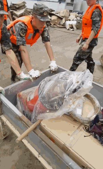 亚洲电视|半年没工作零收入，59岁男明星当场落泪：2020，不认输