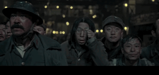 八佰|《八佰》上映，看IMAX哭死，不看IMAX悔死