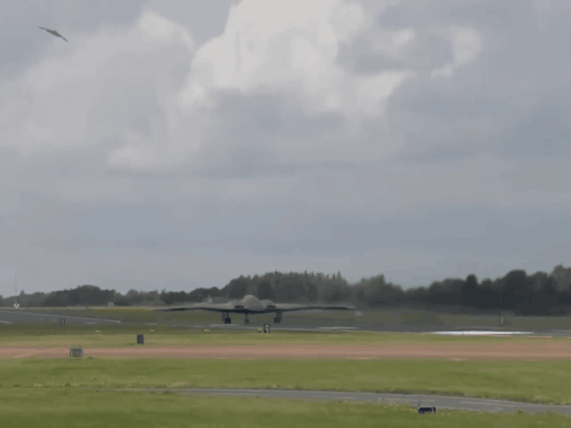 b2轰炸机部署印度洋,最酷战机却遭飞行员嫌弃,开飞机就像坐牢