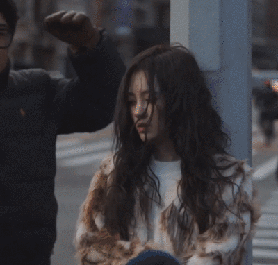 古力娜扎|娜扎到底怎么了哦…撞脸张馨予后又突然复制粘贴宁静的脸了？！