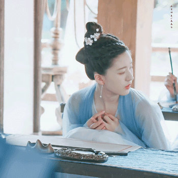 我的皇帝陛下》到《传闻中的陈芊芊》等作品不难看出,赵露思在选角