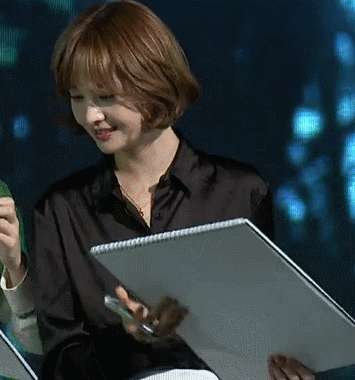 郑爽|郑爽回应直播争议后又删博，这是什么操作？