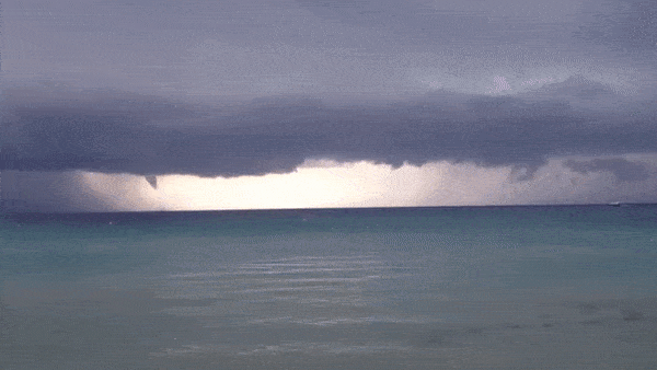 龙卷风|“龙吸水”把水吸到哪里去了？如果在海洋上，它是淡水还是咸水？