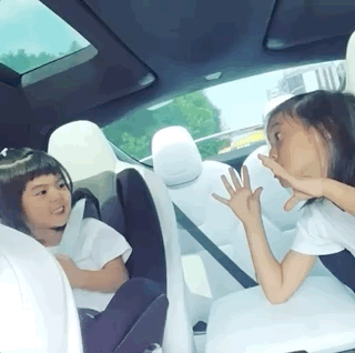咘咘|贾静雯修杰楷晒女儿户外骑车、打篮球，咘咘波妞越来越像双胞胎