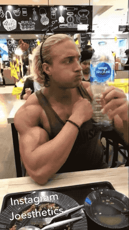 肌肉|网红猛男的跳舞肌肉引发围观，但他其实患上了罕见病