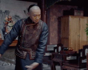 俞灏明|《八佰》票房破16亿，俞灏明为戏露烧伤痕迹，再一次没被认出