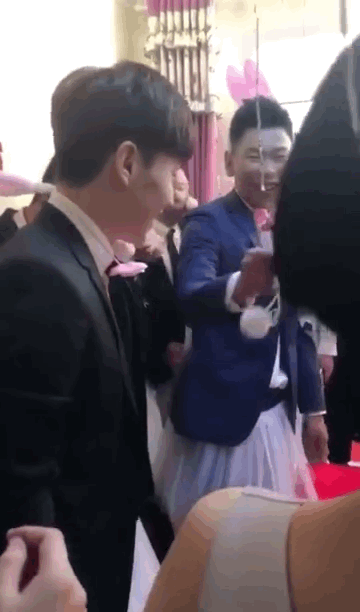 戴格格|邓伦又回老家当伴郎！扮格格、穿女装、嘴对嘴，啥游戏都玩