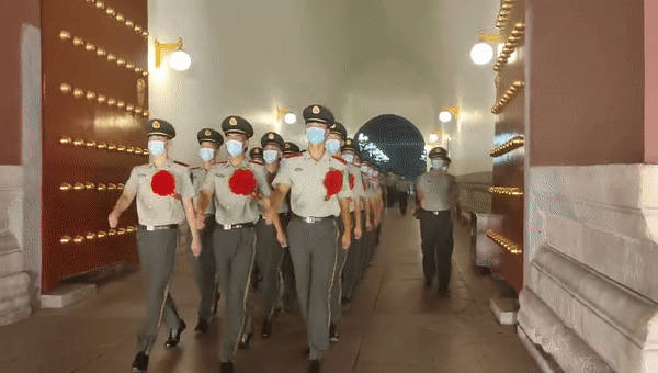天安门广场|在天安门广场，他们敬上最后一个军礼！