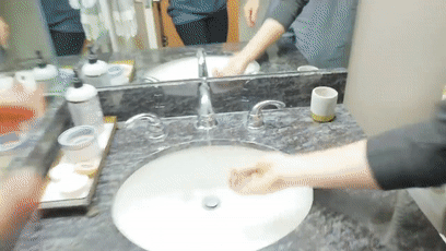 马桶|留在马桶圈上的彩色屁股印，会“出卖”你的心情？