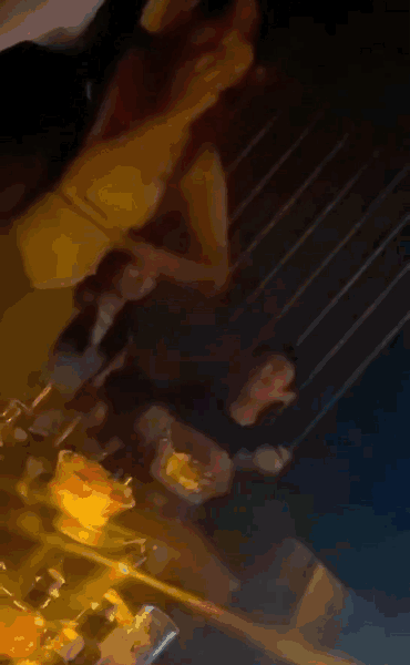 王思聪|王思聪一个举动像不舍甜仇？但他同时又被拍下将新欢拽到怀里