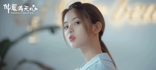 仲夏满天心|《仲夏满天心》刚开播，就力压《家人》，杨超越不愧是热度女王