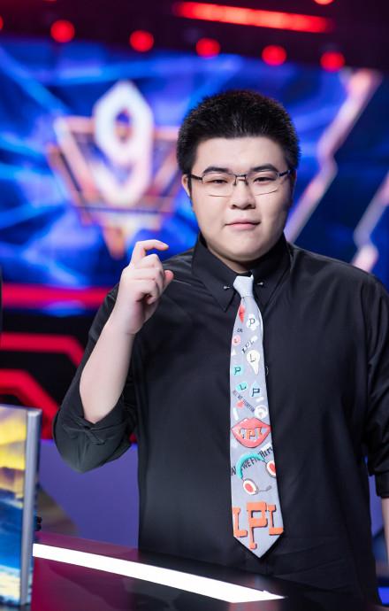 韦神重返英雄联盟舞台，这个细微的举动无人察觉，自带反向效果！