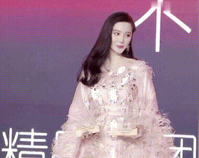 范冰冰|范冰冰复出首场奢侈品活动，放弃明艳走文艺风，却被发型拖累颜值