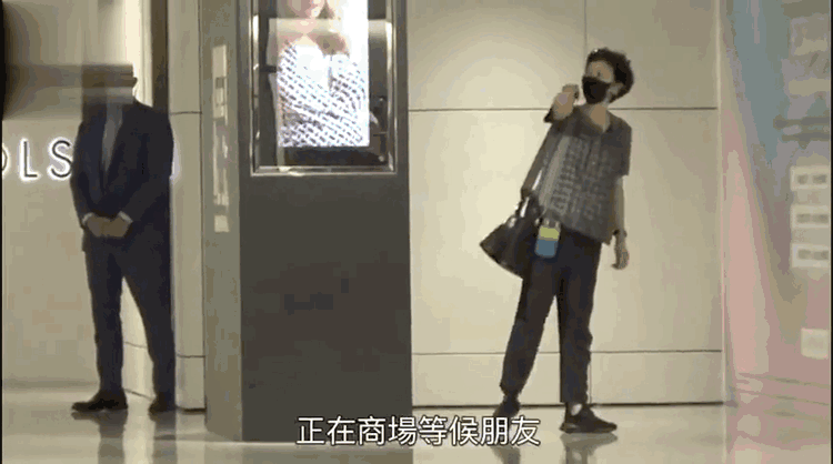 周凯旋|李嘉诚59岁红颜周凯旋逛街，身形苗条保镖护航，买多套毛衣均上万元