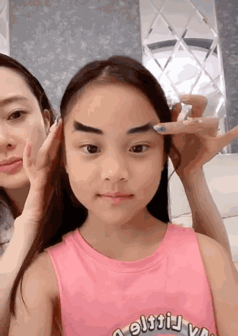 李小璐|李小璐与甜馨自拍，选错滤镜曝光真实状态，皱纹黑眼圈现形，少女感说没就没