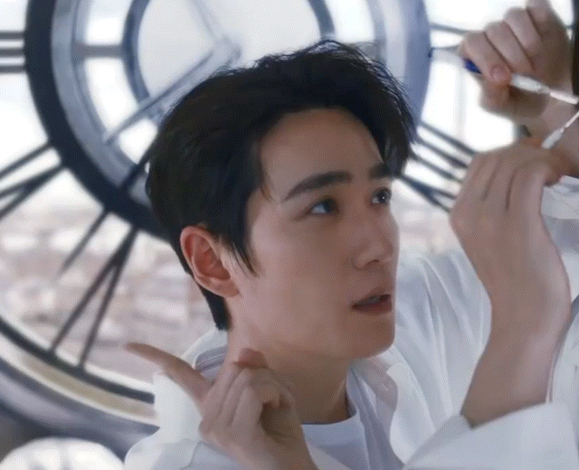 时间雕刻师|朱一龙呲着大板牙干什么呢？实现表情自由，时间雕刻师你值得拥有