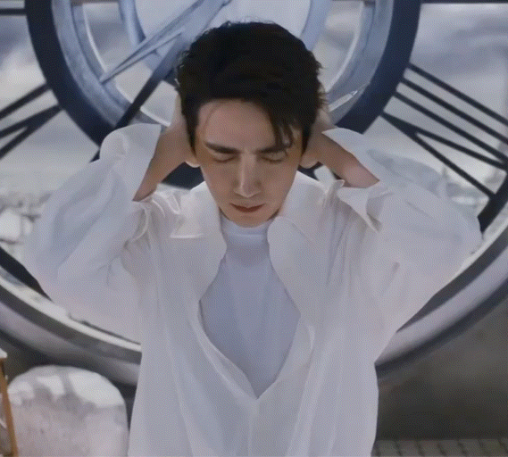 时间雕刻师|朱一龙呲着大板牙干什么呢？实现表情自由，时间雕刻师你值得拥有