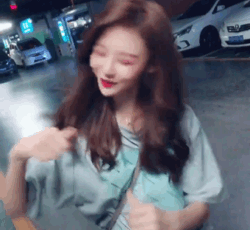 温婉|爆火又凉透的她，变成土味代言人了……