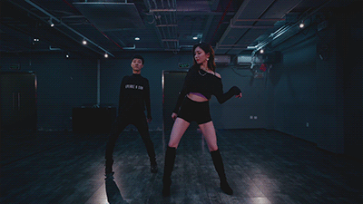 女团|都是肤白貌美大长腿，怎么女团张雨绮是万人迷，江疏影就要被骂蹭热度掉价？