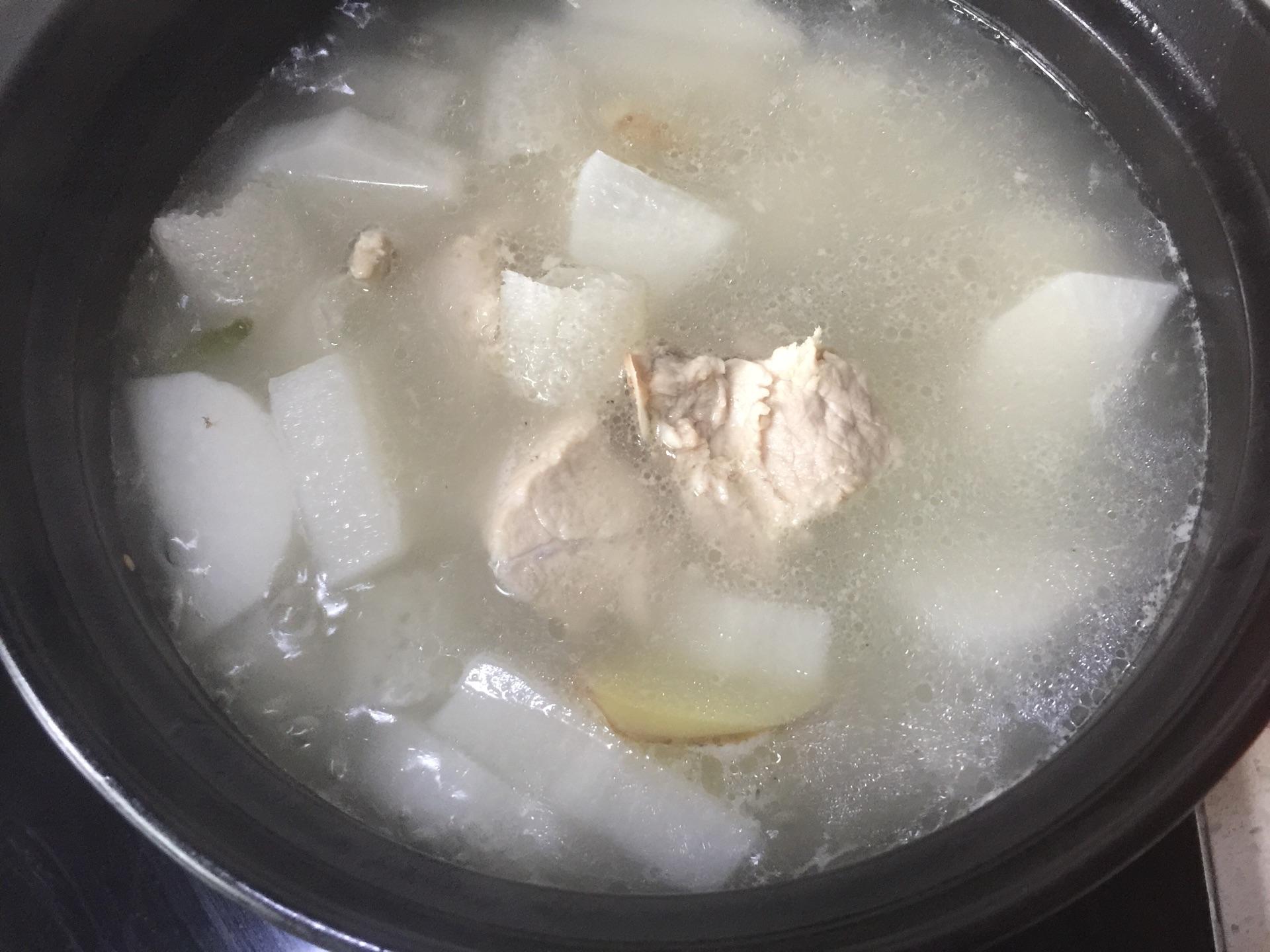 熬骨头汤时直接下锅就错了多加这1步汤又浓又鲜美
