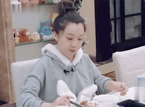 陈小春|满嘴狗粮！直播秀恩爱，比应采儿陈小春的爱情还甜！