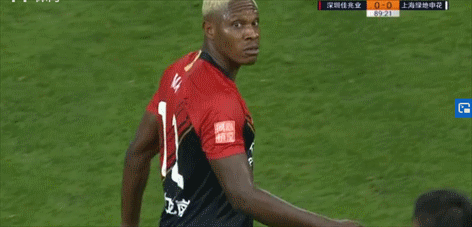 漏判点球红牌中超冠军队遭裁判完胜金靴射手疯狂鼓掌