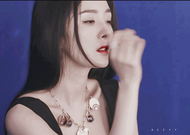 杨幂再次刷新我对她的认知,穿裙子只露出5厘米,看清腿围我哭了