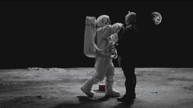 宇航员|什么？京东把未来好物站开到太空了？