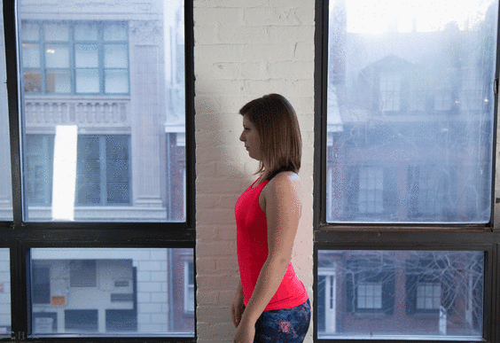 感到肩膀酸，害怕得了颈椎病？2套简单的肩颈理疗瑜伽动作，一定要常练！