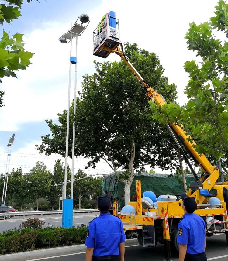 济南章丘区经十东路开展节能路灯改造提升试验