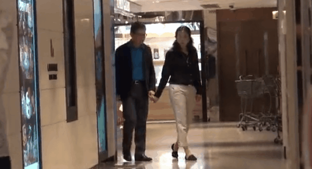 朱玲玲|朱玲玲的魅力有多大？与霍震霆离婚后，嫁给暗恋她27年的百亿富豪