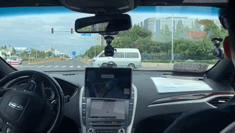 “京”牌无人车上路！百度Robotaxi提供三区百个站点免费