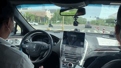 “京”牌无人车上路！百度Robotaxi提供三区百个站点免费
