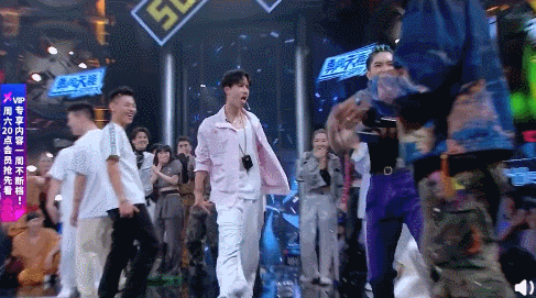 王一博|街舞：王一博被挑衅，争奇斗艳炸到姐姐，廖搏被抓住目光无处安放