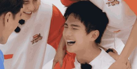 沈腾|军艺校草的神奇“宿命”：连杨洋也开始沙溢、沈腾化了