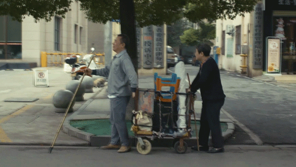 知乎|知乎超高赞：“花1500元买一条牛仔裤的中产，才是真的悲哀！”