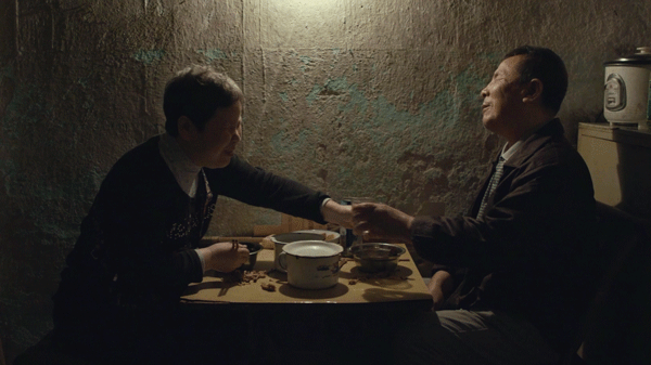 知乎|知乎超高赞：“花1500元买一条牛仔裤的中产，才是真的悲哀！”