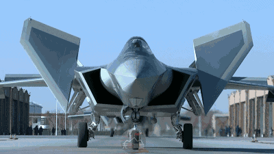 170歼20露出利齿展现代差碾压优势